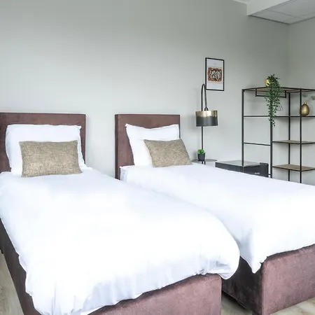 Xxl Group Stay, 24 Beds, Parking & Kitchen Access