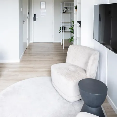 Apartment Xxl Group Stay, 24 Beds, Parking & Kitchen Access Raamsdonksveer