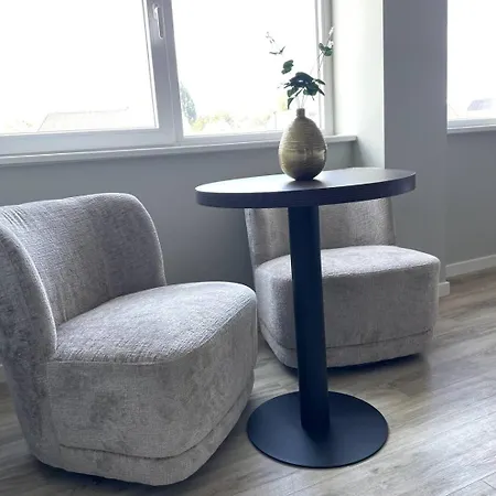 Xxl Group Stay, 24 Beds, Parking & Kitchen Access Raamsdonksveer