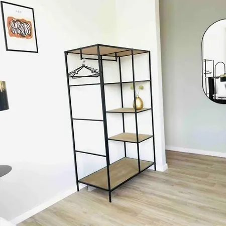 Xxl Group Stay, 24 Beds, Parking & Kitchen Access Raamsdonksveer