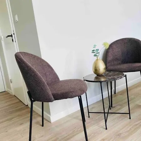 Xxl Group Stay, 24 Beds, Parking & Kitchen Access Appartement *
