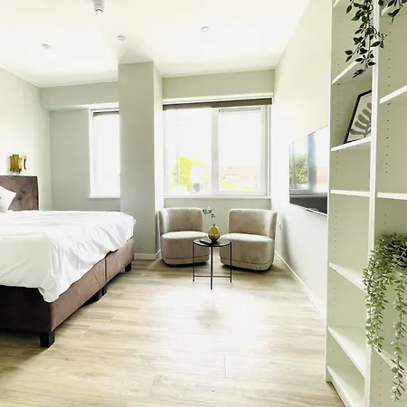 Apartment Xxl Group Stay, 24 Beds, Parking & Kitchen Access Raamsdonksveer