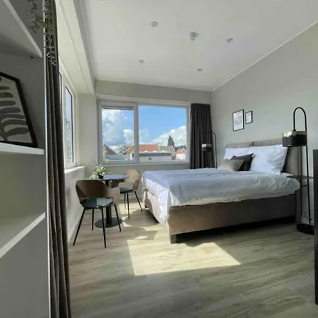 Xxl Group Stay, 24 Beds, Parking & Kitchen Access *