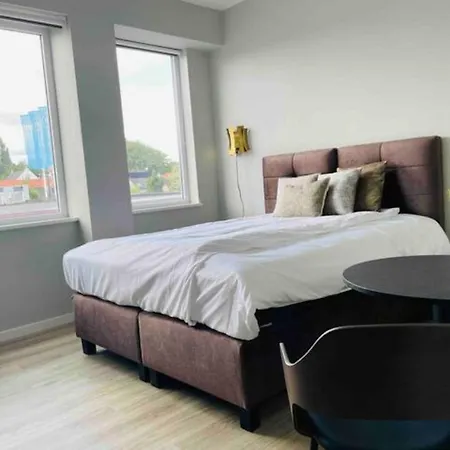Xxl Group Stay, 24 Beds, Parking & Kitchen Access * Raamsdonksveer