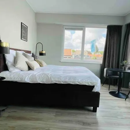 Xxl Group Stay, 24 Beds, Parking & Kitchen Access Appartement