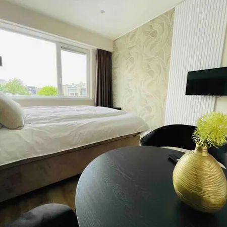 Xxl Group Stay, 24 Beds, Parking & Kitchen Access *