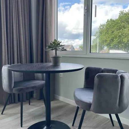 Xxl Group Stay, 24 Beds, Parking & Kitchen Access * Raamsdonksveer