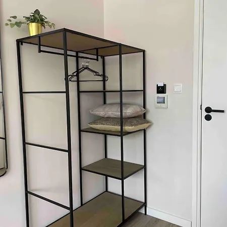 Xxl Group Stay, 24 Beds, Parking & Kitchen Access Raamsdonksveer