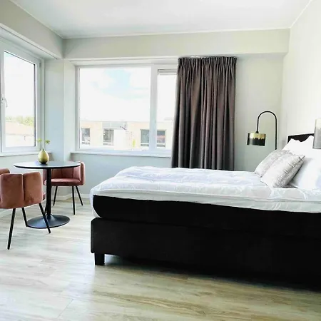Xxl Group Stay, 24 Beds, Parking & Kitchen Access Apartment *