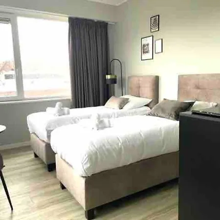 Apartment Xxl Group Stay, 24 Beds, Parking & Kitchen Access *