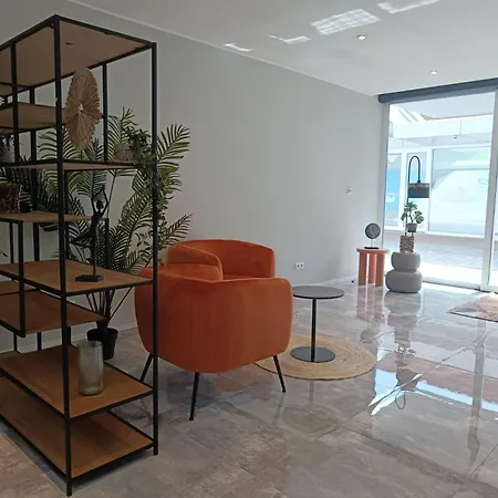 Xxl Group Stay, 24 Beds, Parking & Kitchen Access Raamsdonksveer