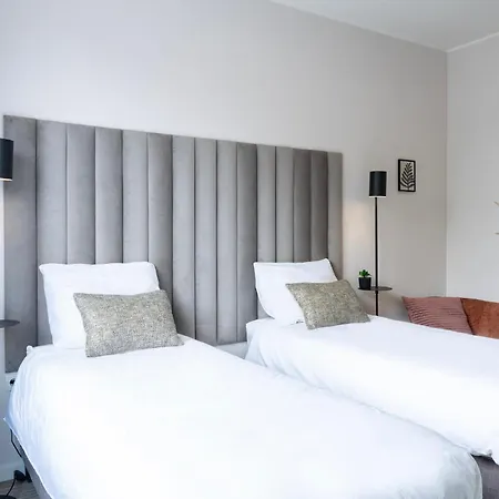Xxl Group Stay, 24 Beds, Parking & Kitchen Access Apartment