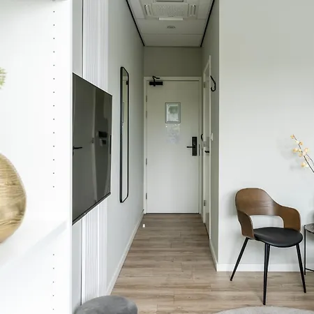 Xxl Group Stay, 24 Beds, Parking & Kitchen Access Apartment Raamsdonksveer
