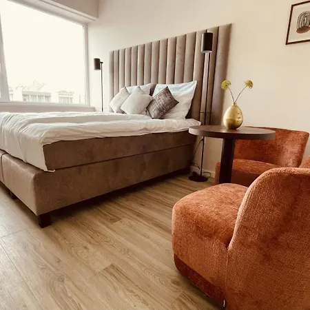 Apartment Xxl Group Stay, 24 Beds, Parking & Kitchen Access *
