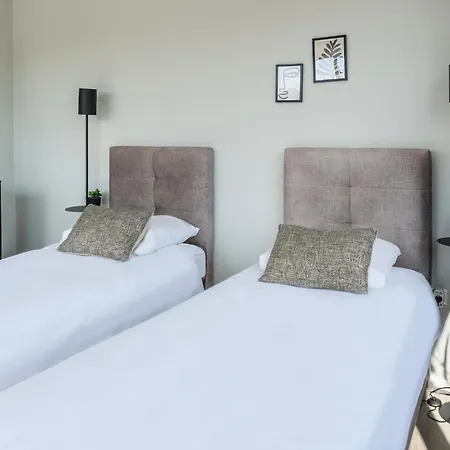 Apartment Xxl Group Stay, 24 Beds, Parking & Kitchen Access Raamsdonksveer