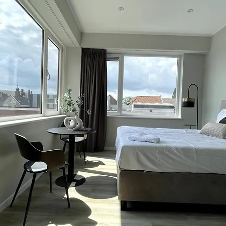 Xxl Group Stay, 24 Beds, Parking & Kitchen Access *