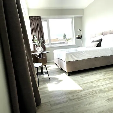 Apartment Xxl Group Stay, 24 Beds, Parking & Kitchen Access *