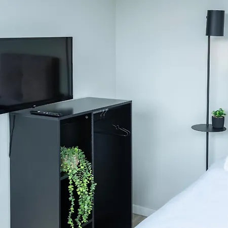 Xxl Group Stay, 24 Beds, Parking & Kitchen Access Apartment Raamsdonksveer