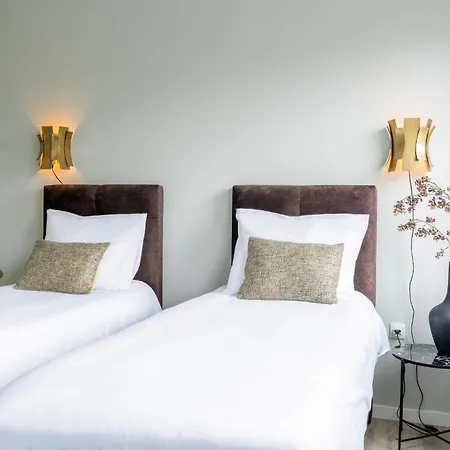 Xxl Group Stay, 24 Beds, Parking & Kitchen Access