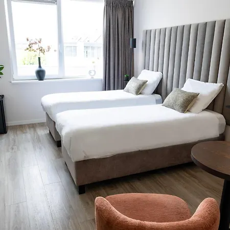 Xxl Group Stay, 24 Beds, Parking & Kitchen Access Apartment *