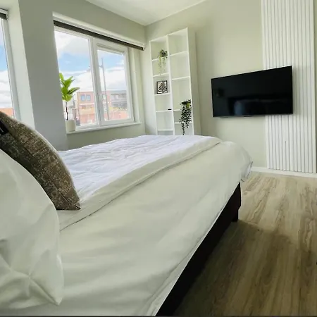 Xxl Group Stay, 24 Beds, Parking & Kitchen Access Appartement Raamsdonksveer