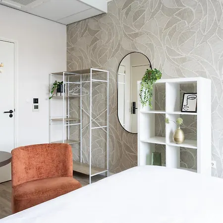 Xxl Group Stay, 24 Beds, Parking & Kitchen Access * Raamsdonksveer