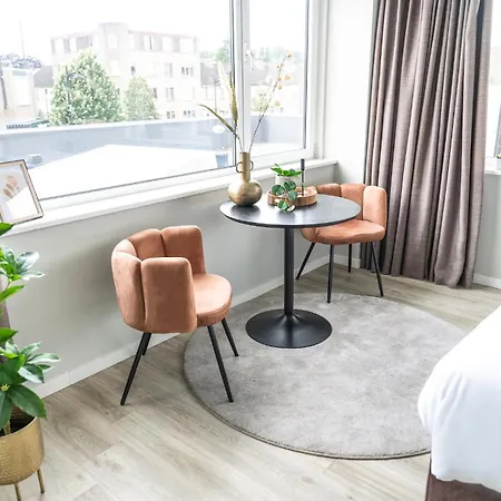 Xxl Group Stay, 24 Beds, Parking & Kitchen Access *