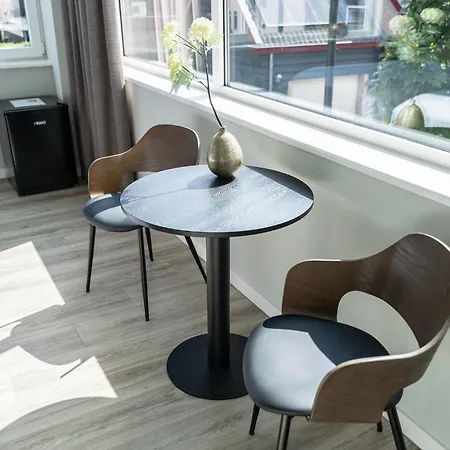 Xxl Group Stay, 24 Beds, Parking & Kitchen Access Raamsdonksveer