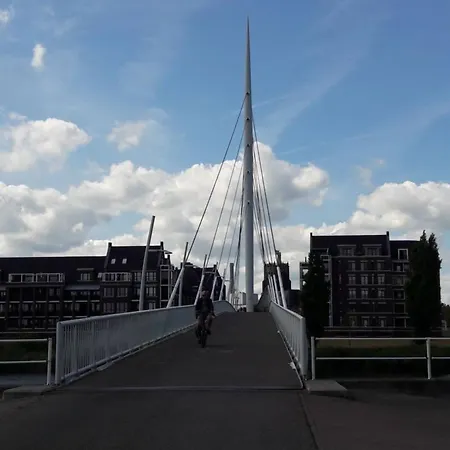 Xxl Group Stay, 24 Beds, Parking & Kitchen Access * Raamsdonksveer
