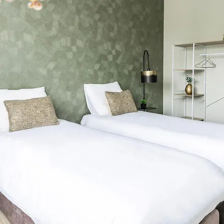 Xxl Group Stay, 24 Beds, Parking & Kitchen Access * Raamsdonksveer