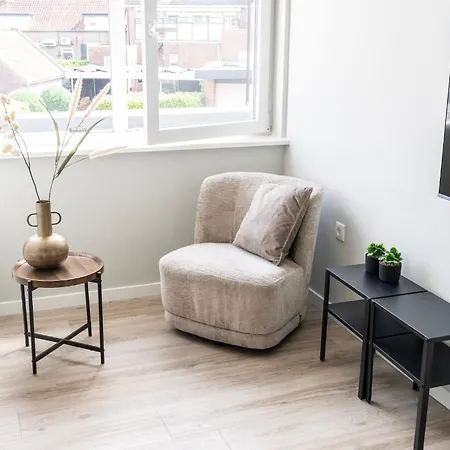 Apartment Xxl Group Stay, 24 Beds, Parking & Kitchen Access Raamsdonksveer