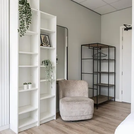 Xxl Group Stay, 24 Beds, Parking & Kitchen Access * Raamsdonksveer