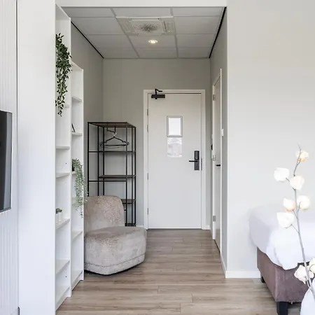 Xxl Group Stay, 24 Beds, Parking & Kitchen Access Lägenhet *