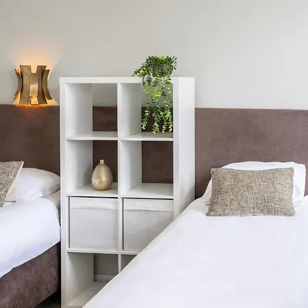 Apartment Xxl Group Stay, 24 Beds, Parking & Kitchen Access *