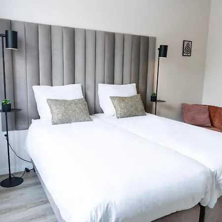 Xxl Group Stay, 24 Beds, Parking & Kitchen Access Raamsdonksveer